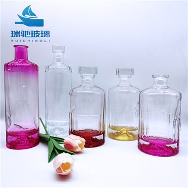 Botellas de vino de color vacías