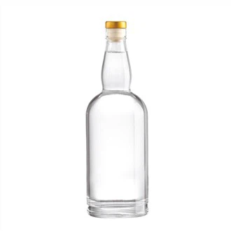 Botella de vidrio de vodka blanco alto