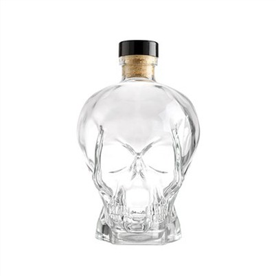 Botella de vidrio de vodka de calavera
