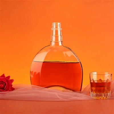 Botella Plana De Brandy Simple Y Elegante